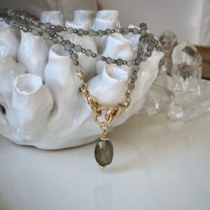 Sautoir FREYA Labradorite – Protection, Intuition, Stabilité intérieure